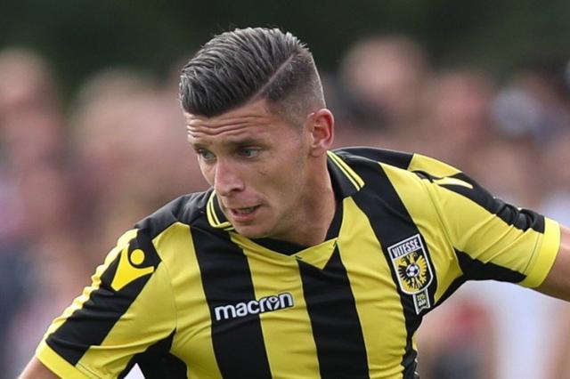 艳的亮相 艳的亮相